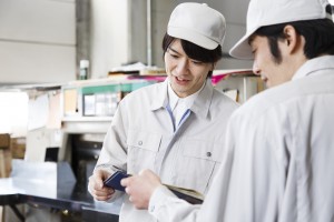 自動車部品工場で製造業務