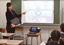 アニメを使った授業のサポートスタッフ(小学校低学年対象)