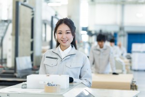 人気の日勤のみ/完成品の缶を検査するお仕事です/男女活躍中