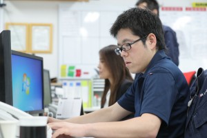 完全週休二日/配車・運行管理の内勤業務/物流業界経験者優遇