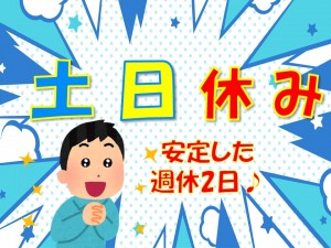 プラスチック運搬のフォークリフト作業員