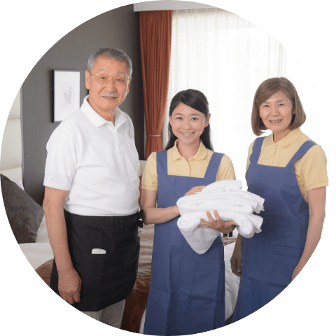 並んで映る社員達