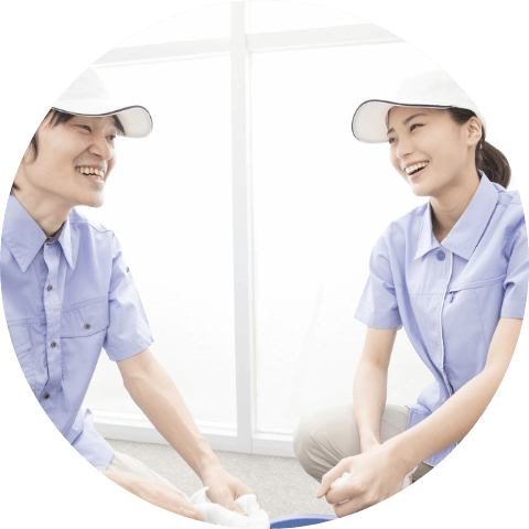 資材チェックする社員達