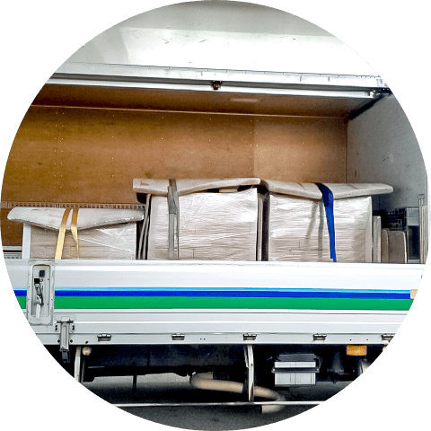 トラックによる配達する荷物