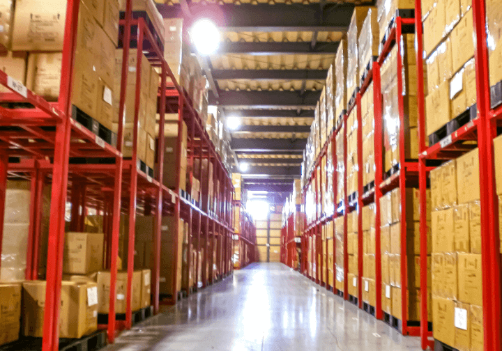 物流倉庫の荷物棚
