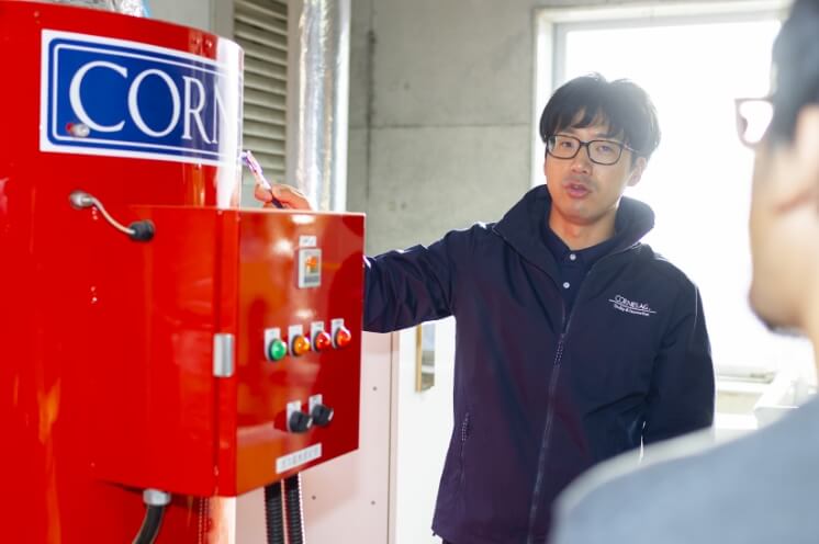 作業をする従業員