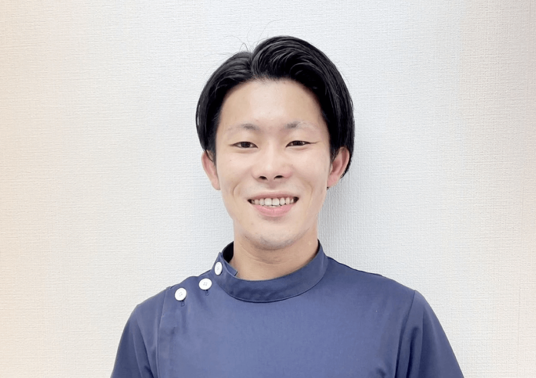 笑顔の男性スタッフ