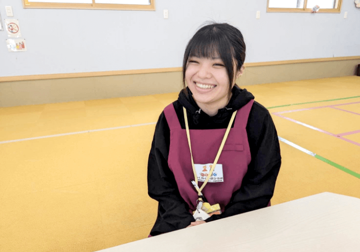 笑顔の女性スタッフ