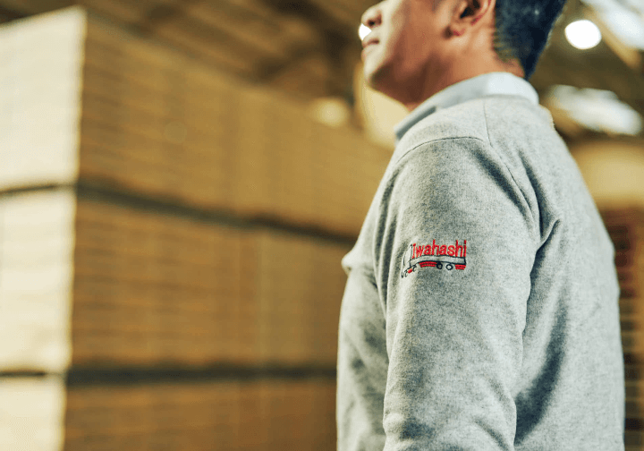 倉庫や工場で働く作業員