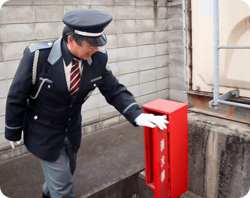 作業をする男性社員