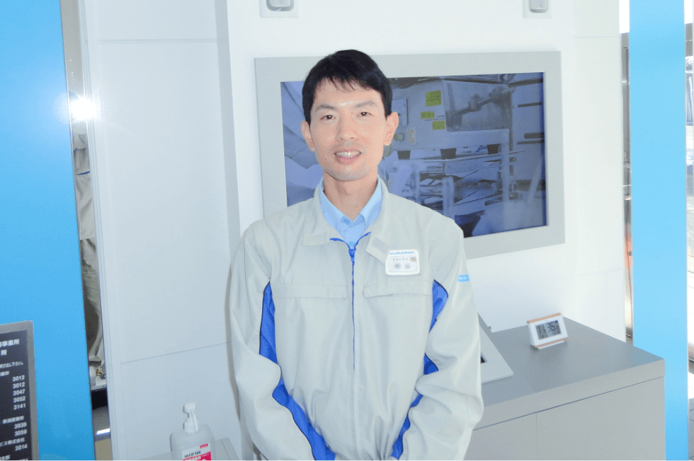 笑顔の男性社員