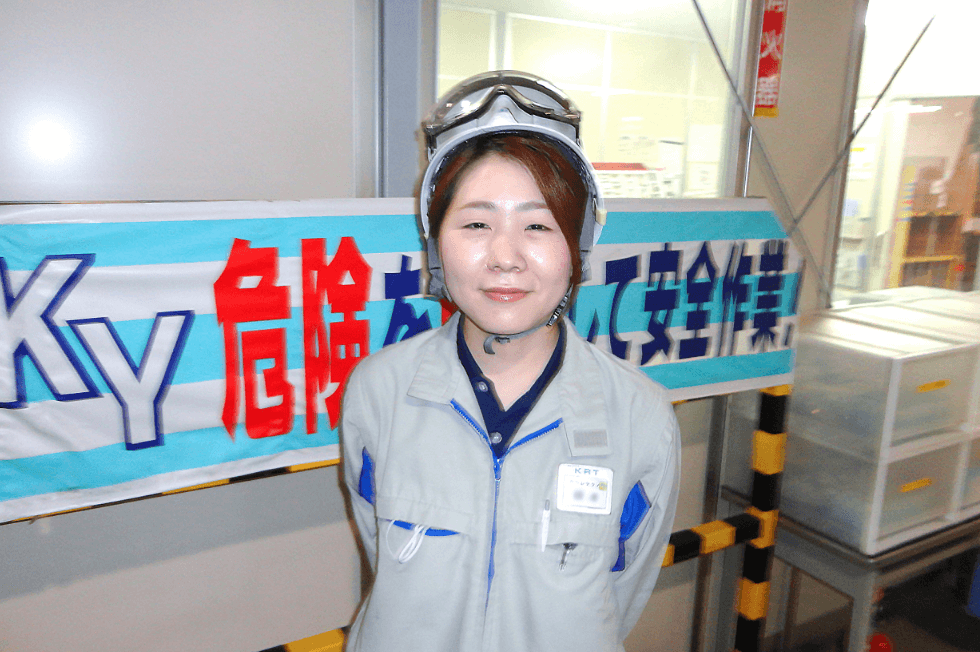 笑顔の女性社員