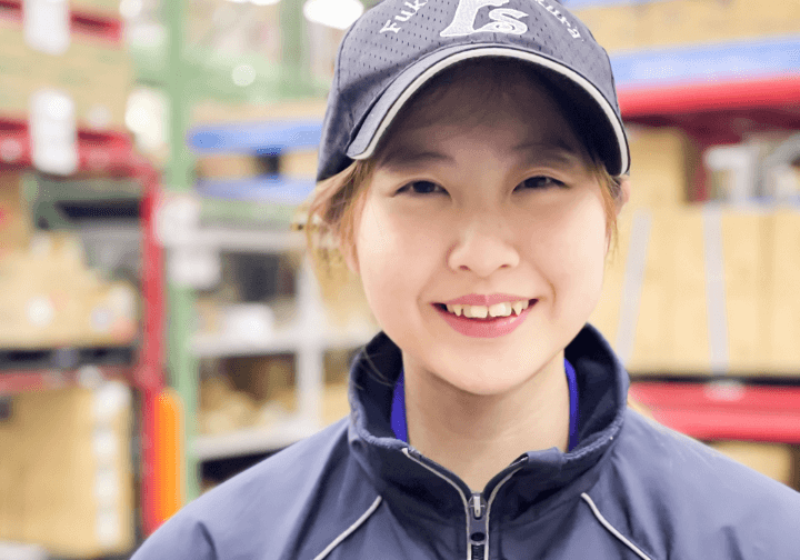 微笑む女性社員