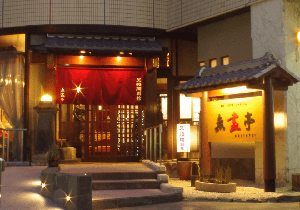 お店の入り口の外観