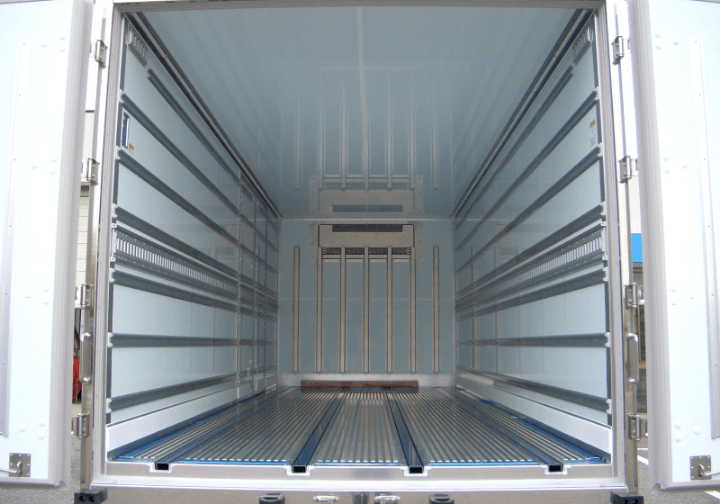 トラックの荷台