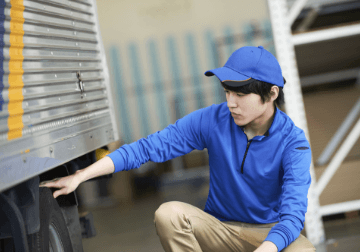 メンテナンスをするスタッフ