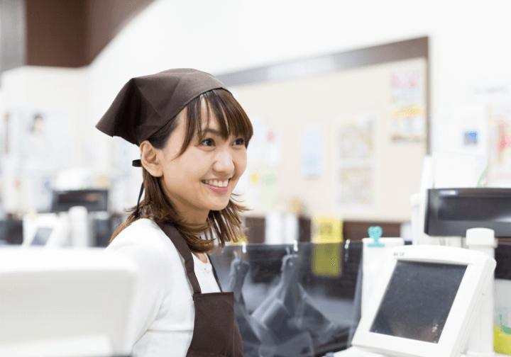 笑顔の女性スタッフ