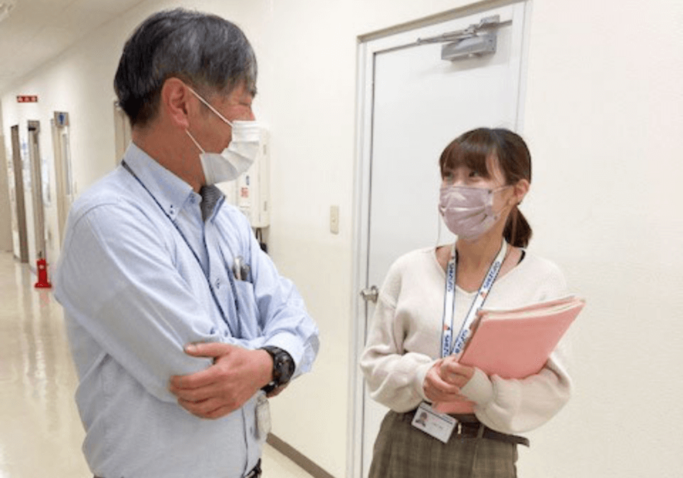 会話をする社員達