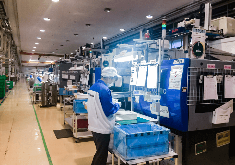 作業をする男性社員