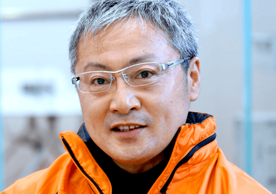 笑顔の男性スタッフ