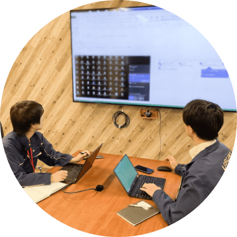 ミーティングをする従業員たち