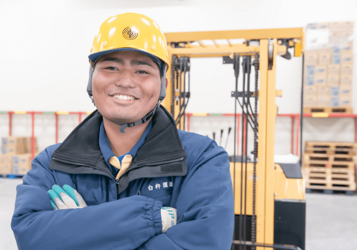 笑顔の男性従業員