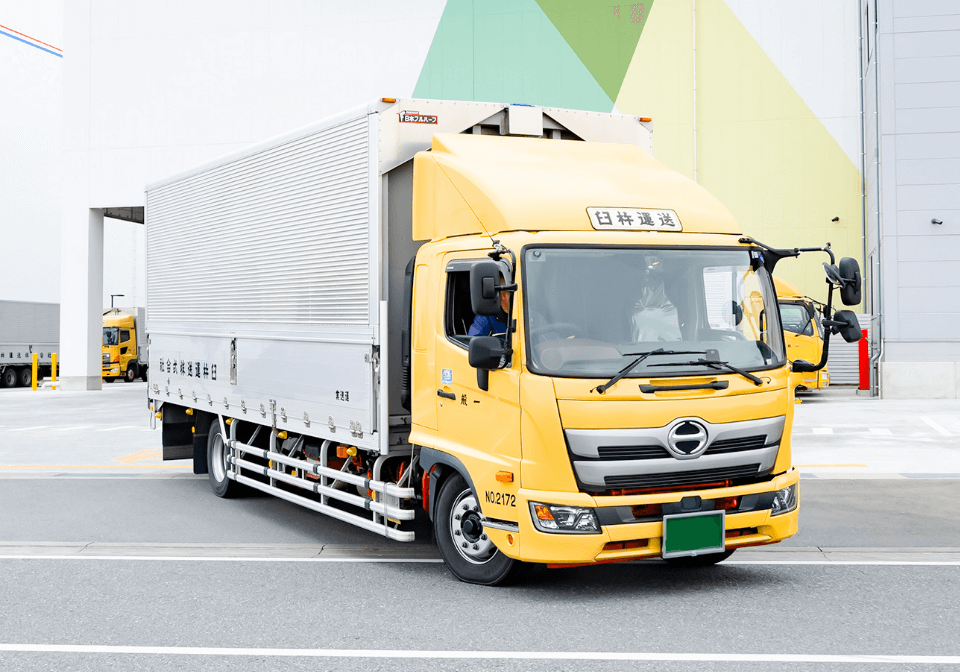 金色大型トラック